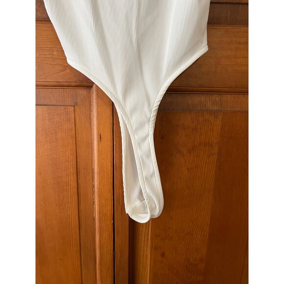 Edikted Women's High Cut Ribbed V Neck Sleeveless Bodysuit White Size XS - Picture 9 of 11